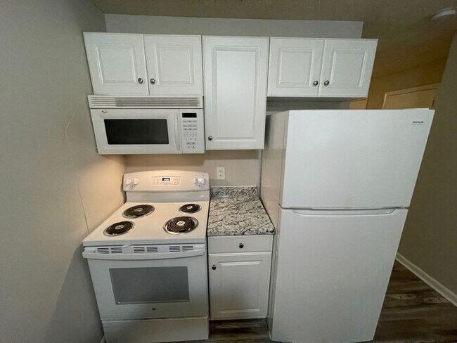 Building Photo - Beautiful One Bedroom Apt in Cotswold Neig...
