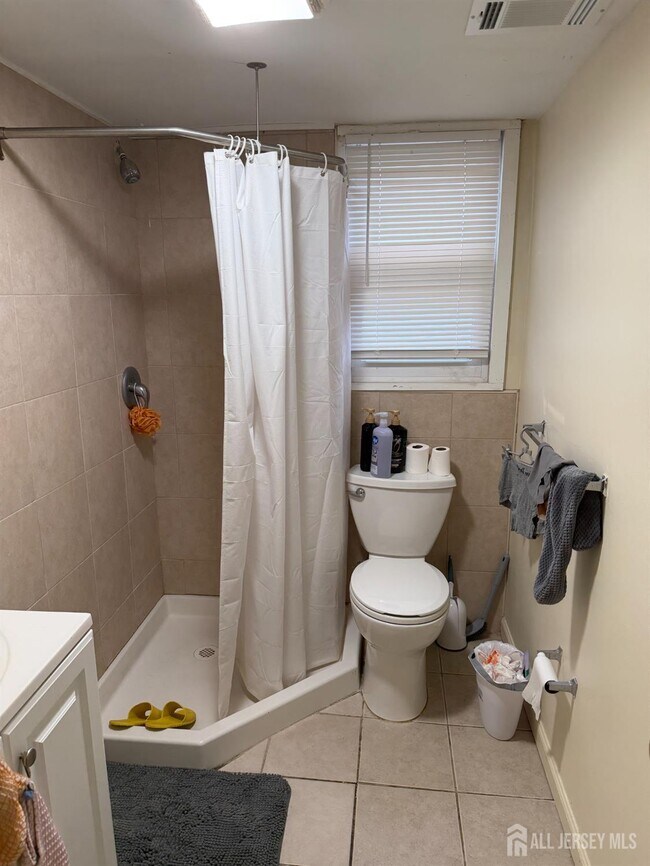 Building Photo - 34 Nelson Ave