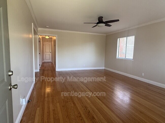 Building Photo - 309 Plum St
