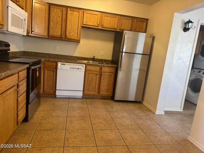Building Photo - 3004 N Sparkman Blvd