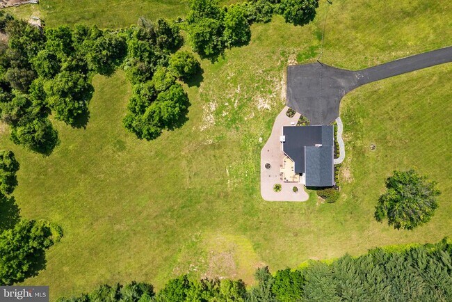 Building Photo - 1602 Harbourton Rocktown Rd