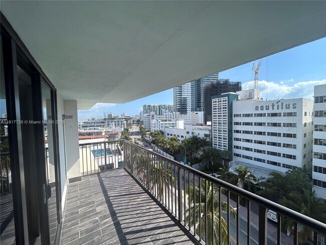 Building Photo - 1800 Collins Ave