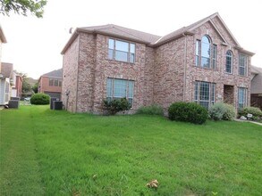 Building Photo - 7585 Ravenhill Dr