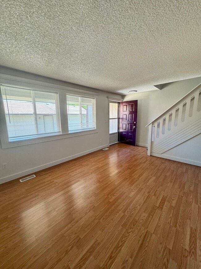 Building Photo - Great location 2 bedroom Condo
