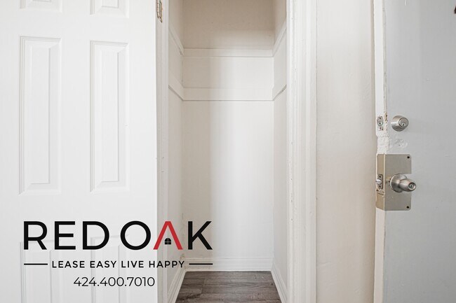 Building Photo - 302 Alexandria Ave