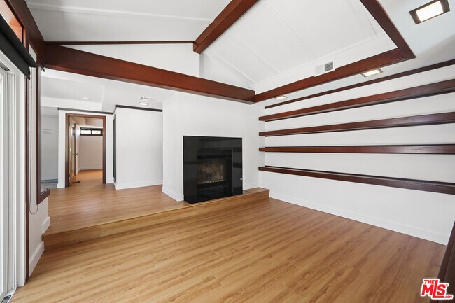 Building Photo - 2672 Veteran Ave