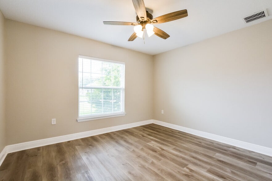 Building Photo - 7636 Sloewood Dr