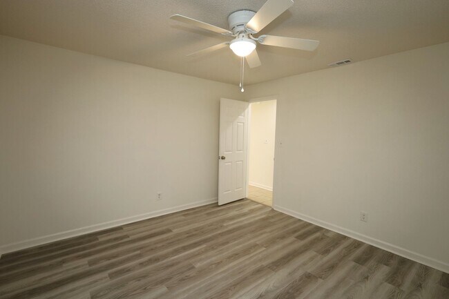 Building Photo - 2816 Kirkwood Cir
