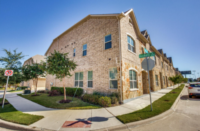 Building Photo - 3BR/2.5BA Townhouse in Carrollton For Lease!