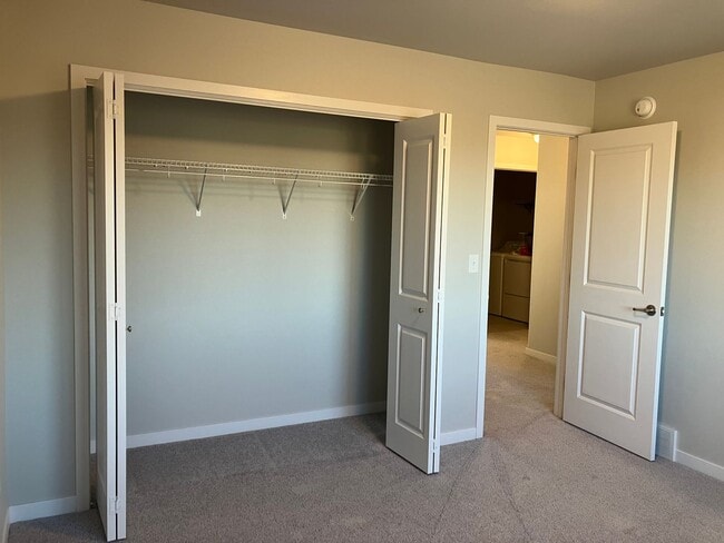 Building Photo - 3 Bed 3 Bath Twin Home