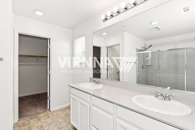 Building Photo - 3033 Welton Cir