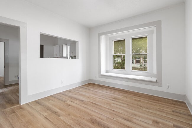 Building Photo - 1106 Simmons Ave