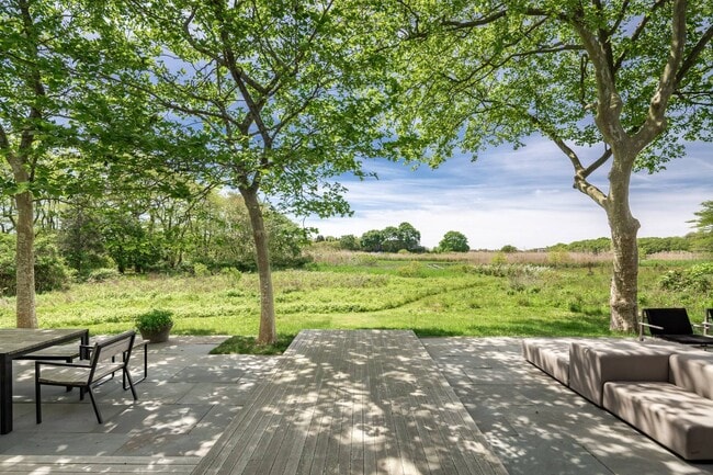 Building Photo - 493 Sagaponack Road