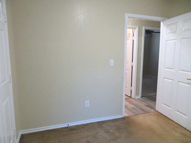 Building Photo - This home is waiting for YOU!