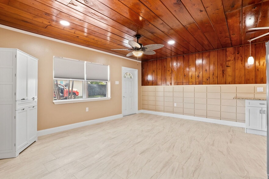 Building Photo - 329 Lee Ave