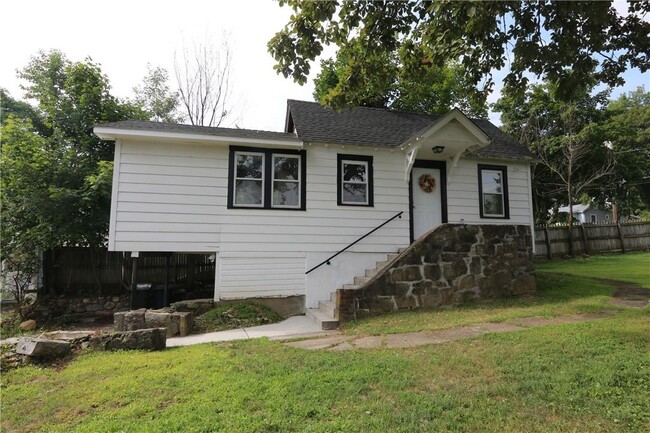 Primary Photo - 348 Center Dr
