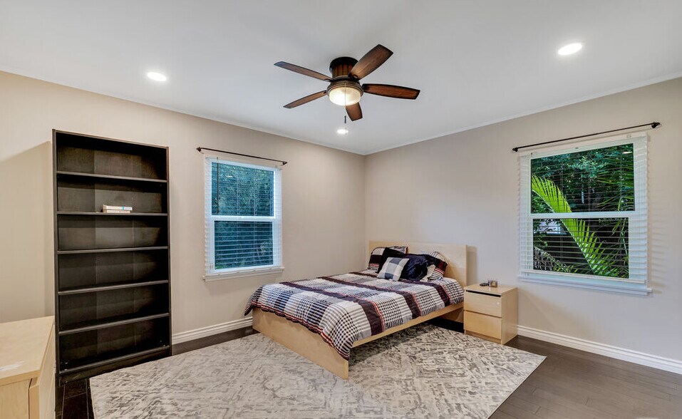 Building Photo - 4242 Van Nuys Blvd