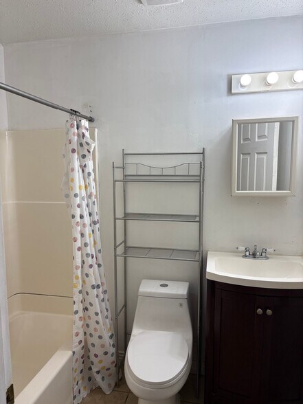 Building Photo - 3012 Dedi Ct