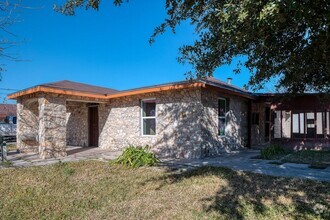 Building Photo - 522 Dennis Dr