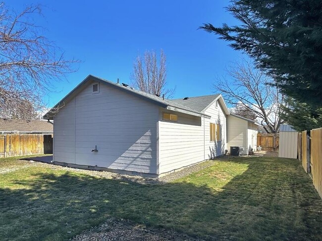 Building Photo - 5317 N Candlestick Ave