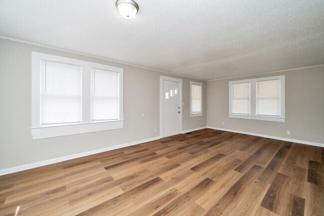 Building Photo - Charming & Fully Renovated Home – Act Fast!