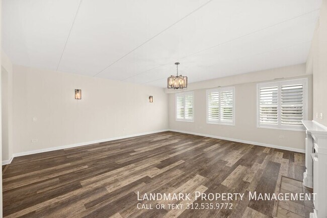 Building Photo - 2622 W Diversey Ave