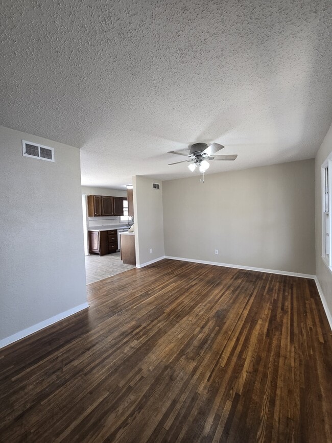 Building Photo - 333 N Colby Ave