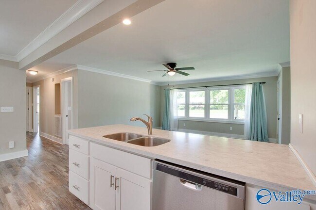 Building Photo - 213 Drake Ave SW