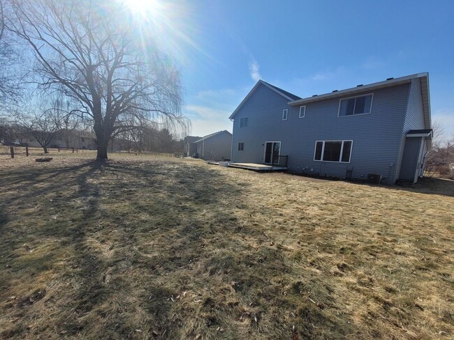 Building Photo - 2255 Vesterheim St