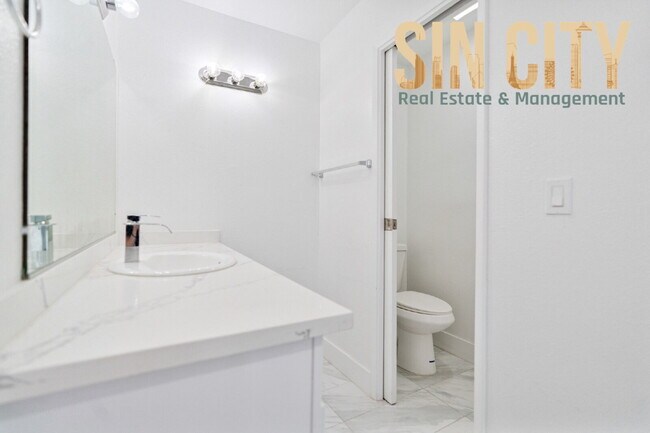 Building Photo - 5064 Spencer St