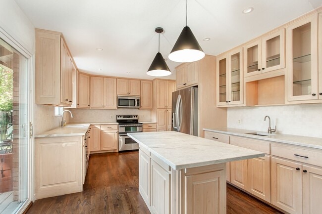 Building Photo - Lakewood Retreat with Stunning Blue Fair Lake Views