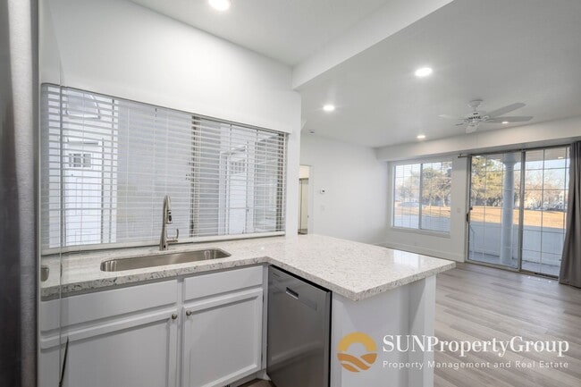 Building Photo - Newly Remodeled Condo In Taylorsville!