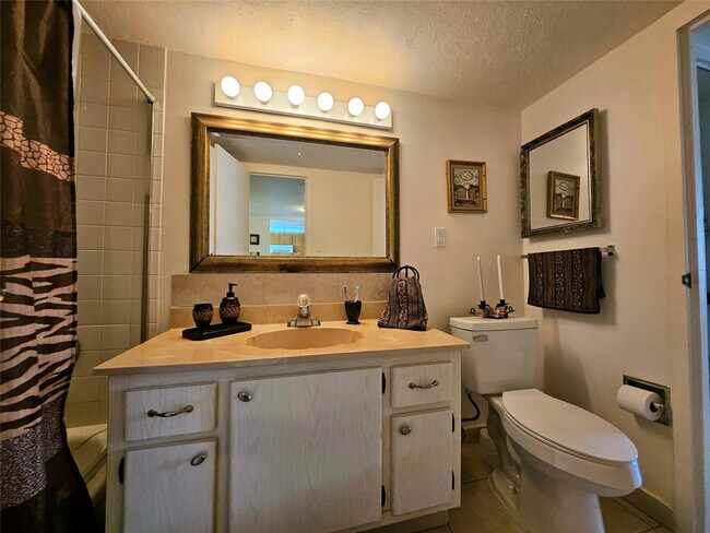 Building Photo - 4899 NW 26th Ct