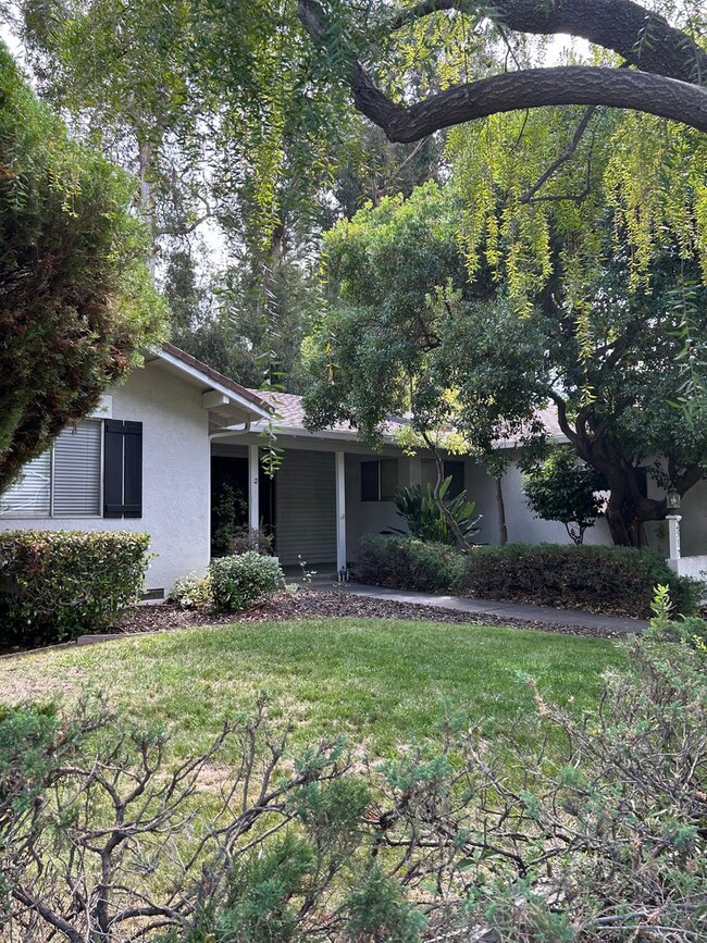 Building Photo - Spacious home in Waverly Park Neighborhood