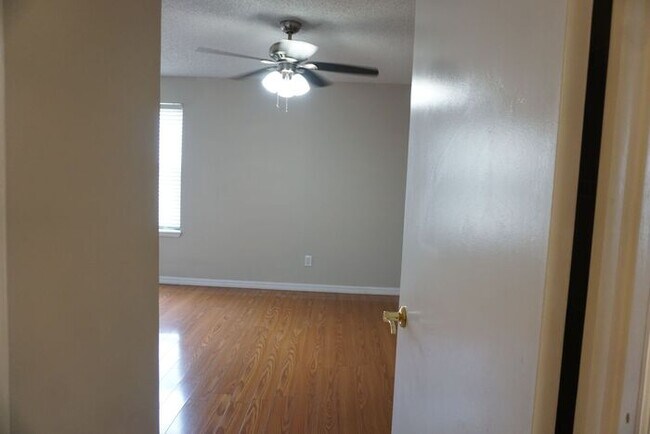 Building Photo - 2/2 Townhome close to NAS Jax. No Additional Fees