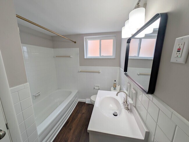 Building Photo - 110 Cromwell Pl