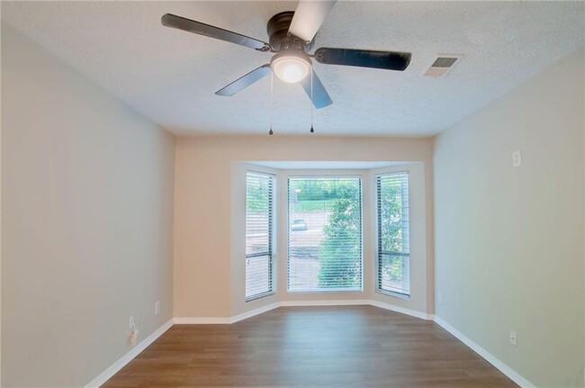 Building Photo - 126 Warm Springs Cir
