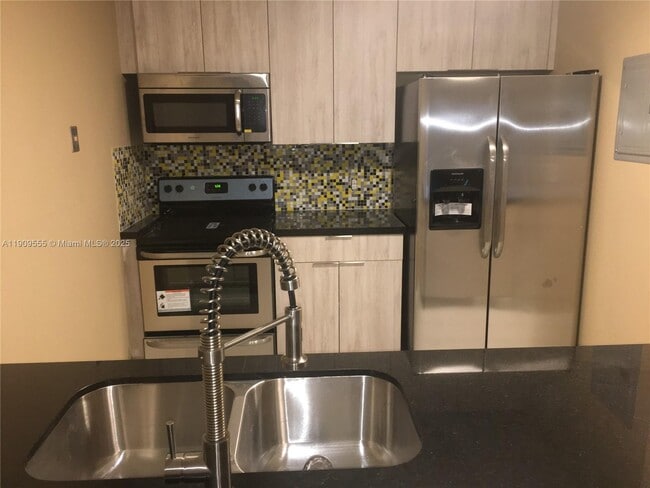 Building Photo - 555 NE 123rd St