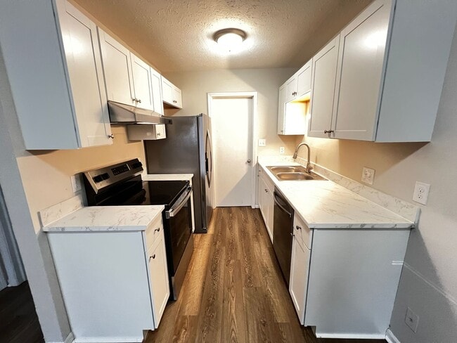 Building Photo - Unfurnished, One Bedroom, First Floor Condo in Myrtle Beach! Available Now!