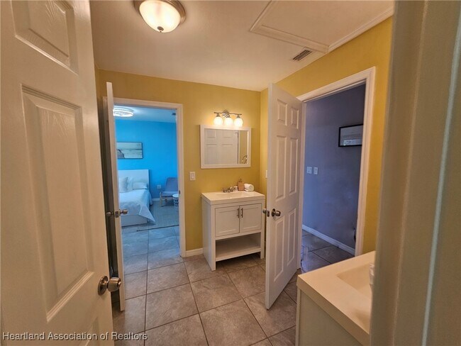 Building Photo - 4702 Mercado Dr