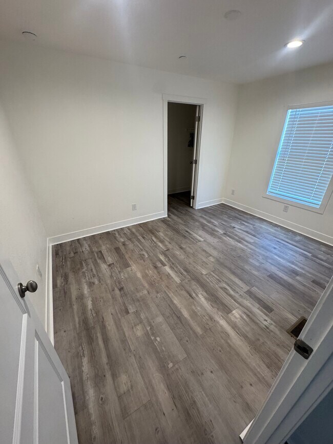 Building Photo - 9175 Alamo Ave