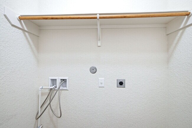 Building Photo - House in a Gated community with SOLAR PANELS!