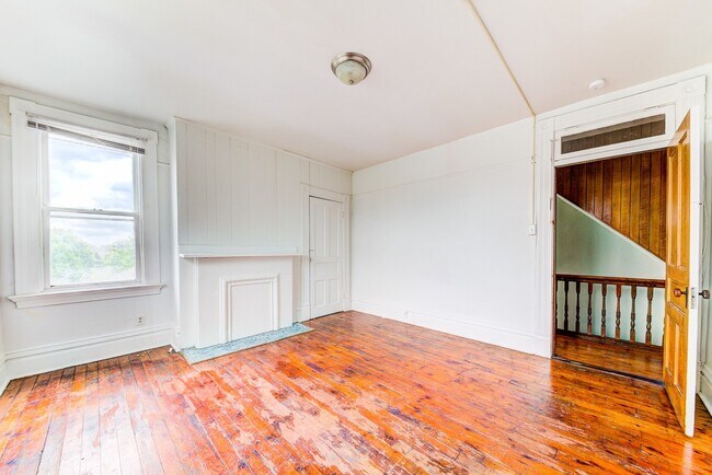 Building Photo - AVAILABLE AUGUST 2026 - Spacious Renovated 4 Bedroom, 1.5 Bath Home w/ AC!