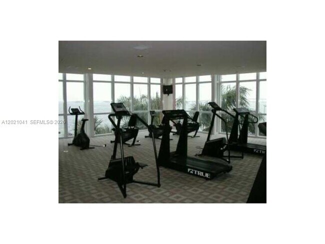 Building Photo - 1155 Brickell Bay Dr