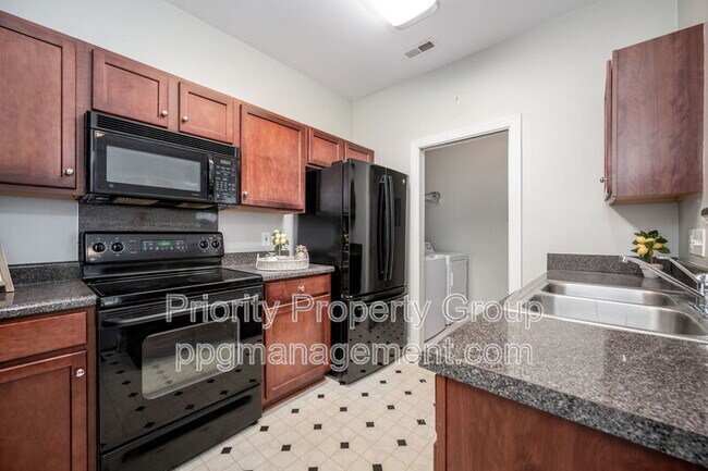 Building Photo - 2104 Sardony Ln