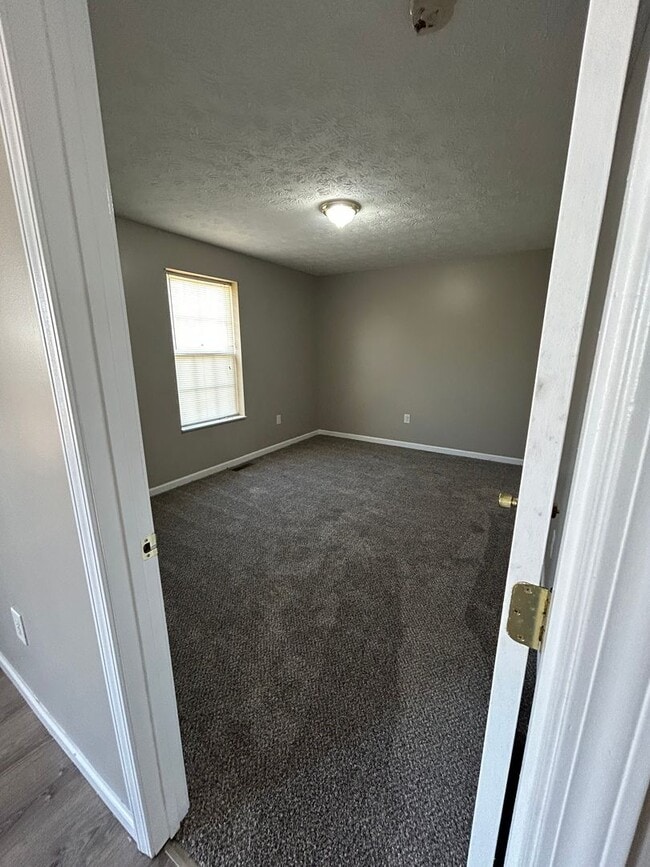 Building Photo - 3 Bedroom 2 Bathroom Single Family Home