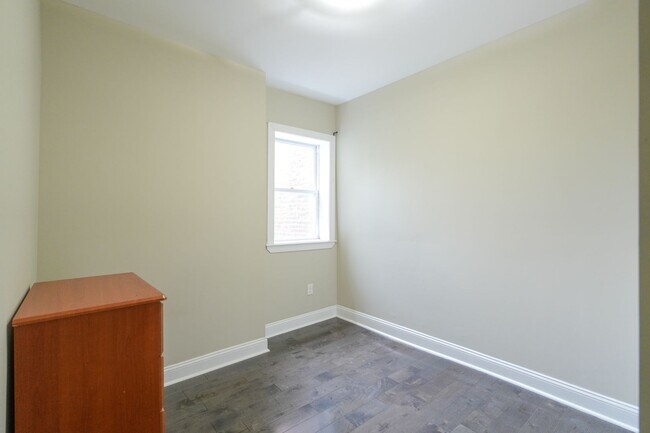 Building Photo - Super property 3 beds finished basement large yard