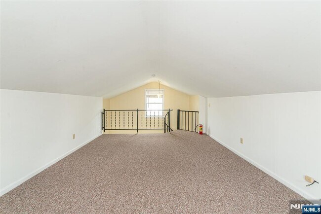 Building Photo - 807 Fern St