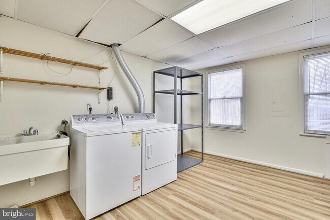 Building Photo - 3023 Oakton Meadows Ct