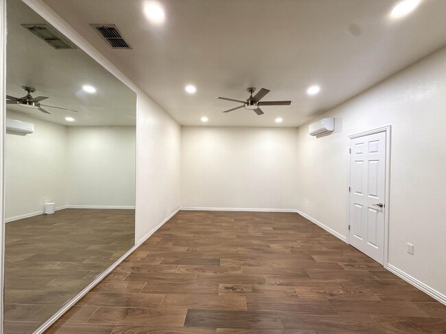 Building Photo - 3128 Rosco Dr